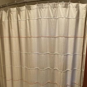 Threshold neutral shower curtain